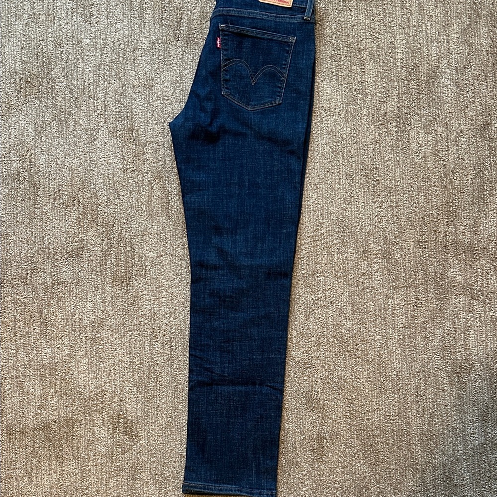 Levi  Women’s Classic Straight Jeans